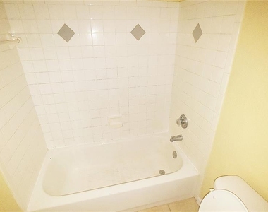 822 Camargo Way - Photo Thumbnail 16