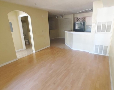 822 Camargo Way - Photo Thumbnail 13