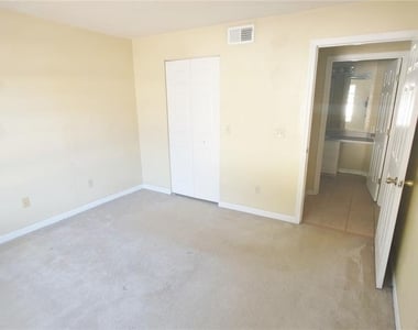 822 Camargo Way - Photo Thumbnail 15