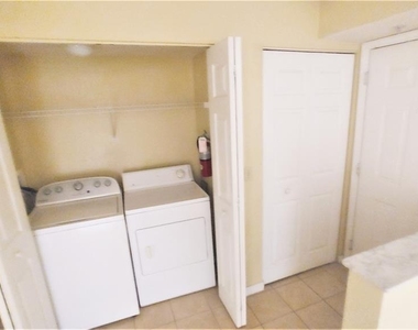 822 Camargo Way - Photo Thumbnail 4