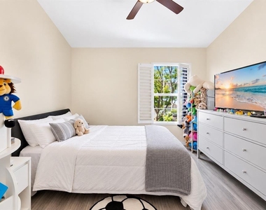 6855 Sperone Street - Photo Thumbnail 12