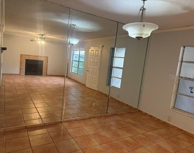 4842 S Semoran Boulevard - Photo Thumbnail 3