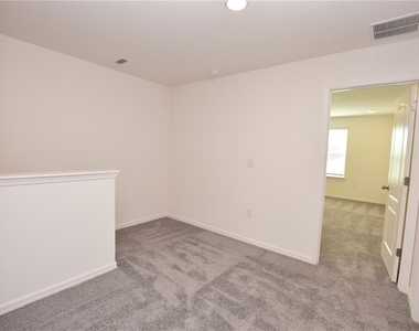 3913 Academia Avenue - Photo Thumbnail 18
