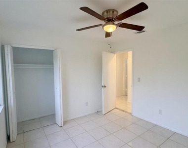 731 Sw 24th Street - Photo Thumbnail 9