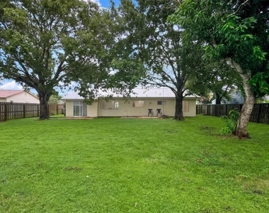 731 Sw 24th Street - Photo Thumbnail 2