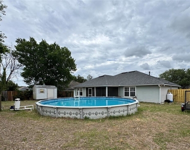 25590 Nw 10th Avenue - Photo Thumbnail 2