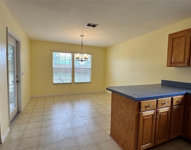 25590 Nw 10th Avenue - Photo Thumbnail 25