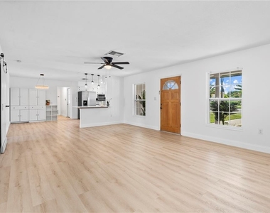 920 Orange Avenue - Photo Thumbnail 7