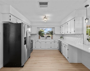 920 Orange Avenue - Photo Thumbnail 14