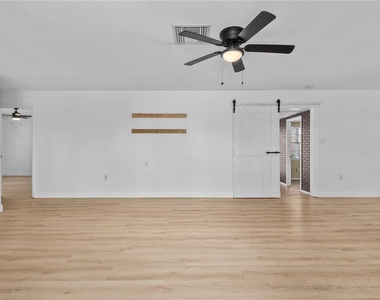 920 Orange Avenue - Photo Thumbnail 4
