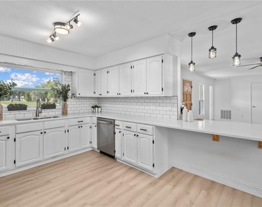 920 Orange Avenue - Photo Thumbnail 15