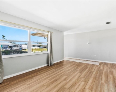 404 Briarwood Road - Photo Thumbnail 7