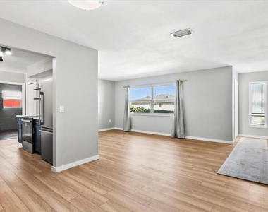 404 Briarwood Road - Photo Thumbnail 6