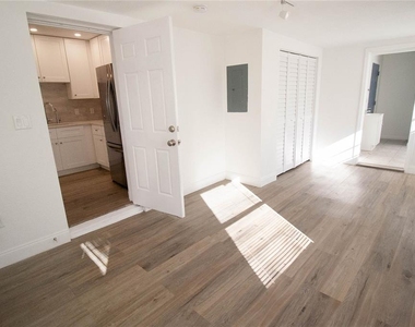2345 Floyd Street - Photo Thumbnail 15