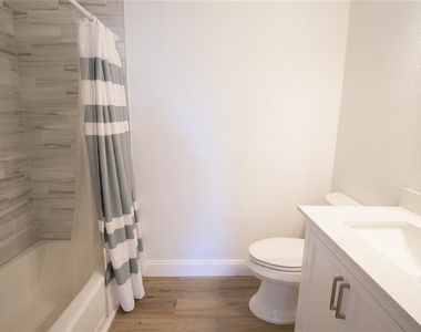 2345 Floyd Street - Photo Thumbnail 7
