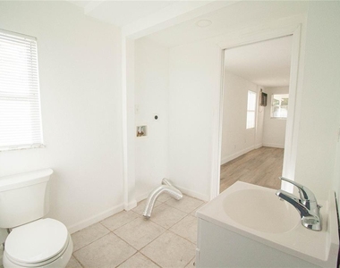 2345 Floyd Street - Photo Thumbnail 17