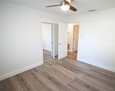2345 Floyd Street - Photo Thumbnail 5