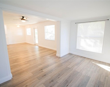 2345 Floyd Street - Photo Thumbnail 10