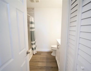 2345 Floyd Street - Photo Thumbnail 6