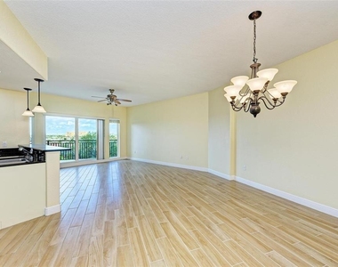501 Haben Boulevard - Photo Thumbnail 8