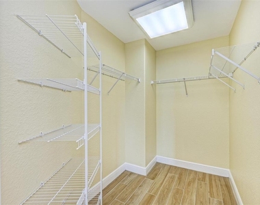 501 Haben Boulevard - Photo Thumbnail 27