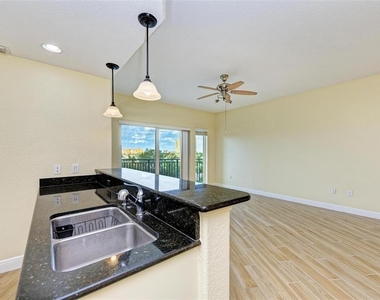 501 Haben Boulevard - Photo Thumbnail 14