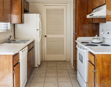 7045 Orizaba Avenue - Photo Thumbnail 13