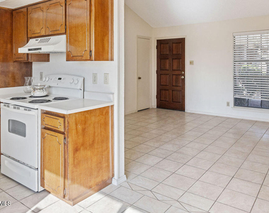 7045 Orizaba Avenue - Photo Thumbnail 9