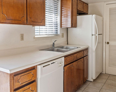 7045 Orizaba Avenue - Photo Thumbnail 11