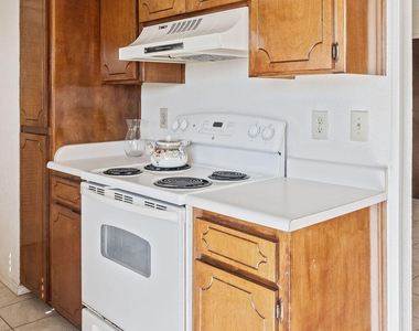 7045 Orizaba Avenue - Photo Thumbnail 12