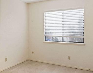 7045 Orizaba Avenue - Photo Thumbnail 18