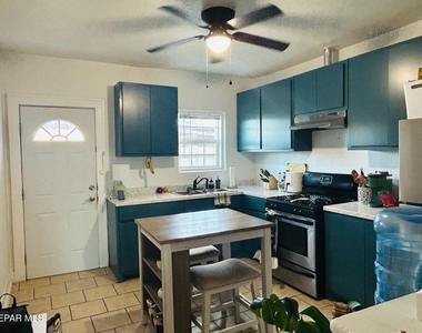 116 Ne Davis Street - Photo Thumbnail 1