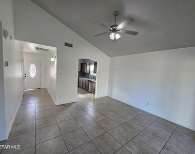 14733 Ava Leigh Avenue - Photo Thumbnail 10