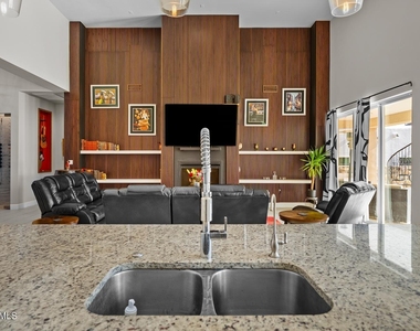1356 Desert Night Street - Photo Thumbnail 28