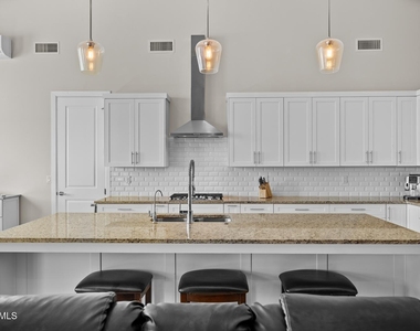 1356 Desert Night Street - Photo Thumbnail 19