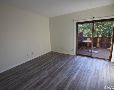 150 Webster Court - Photo Thumbnail 4