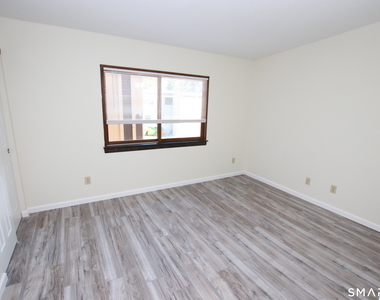 150 Webster Court - Photo Thumbnail 2