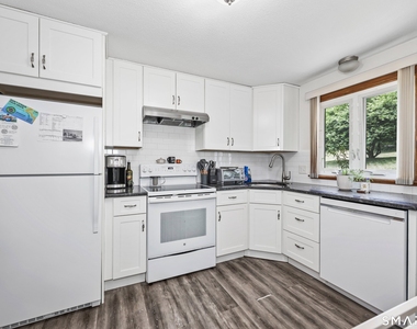 430 Shepard Avenue - Photo Thumbnail 9