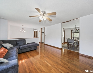 430 Shepard Avenue - Photo Thumbnail 4