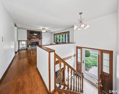 430 Shepard Avenue - Photo Thumbnail 2