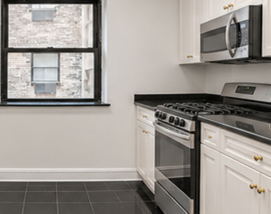 East 46th Street and 2nd Avenue - Photo Thumbnail 4