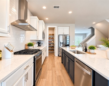 312 E Lake St - Photo Thumbnail 4