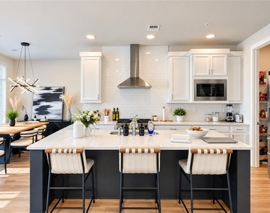 312 E Lake St - Photo Thumbnail 1