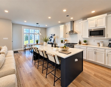 312 E Lake St - Photo Thumbnail 3