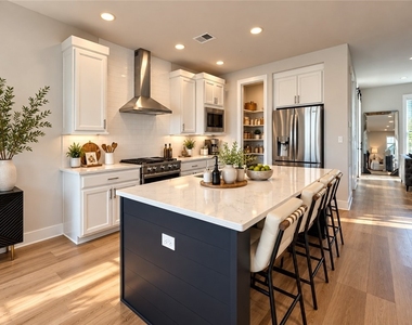 312 E Lake St - Photo Thumbnail 2