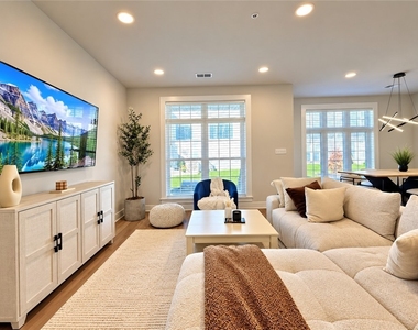 312 E Lake St - Photo Thumbnail 8