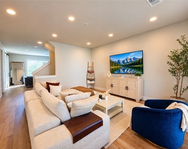 312 E Lake St - Photo Thumbnail 9