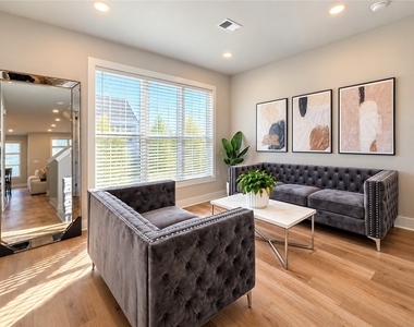 312 E Lake St - Photo Thumbnail 12