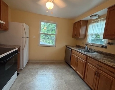 135 Garlow Dr - Photo Thumbnail 4