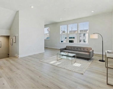 7012 Jones Lane - Photo Thumbnail 5